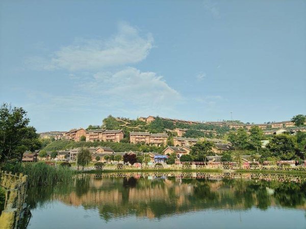 优配物料 晴隆县阿妹戚托小镇：安置社区蝶变为“美丽风景区”